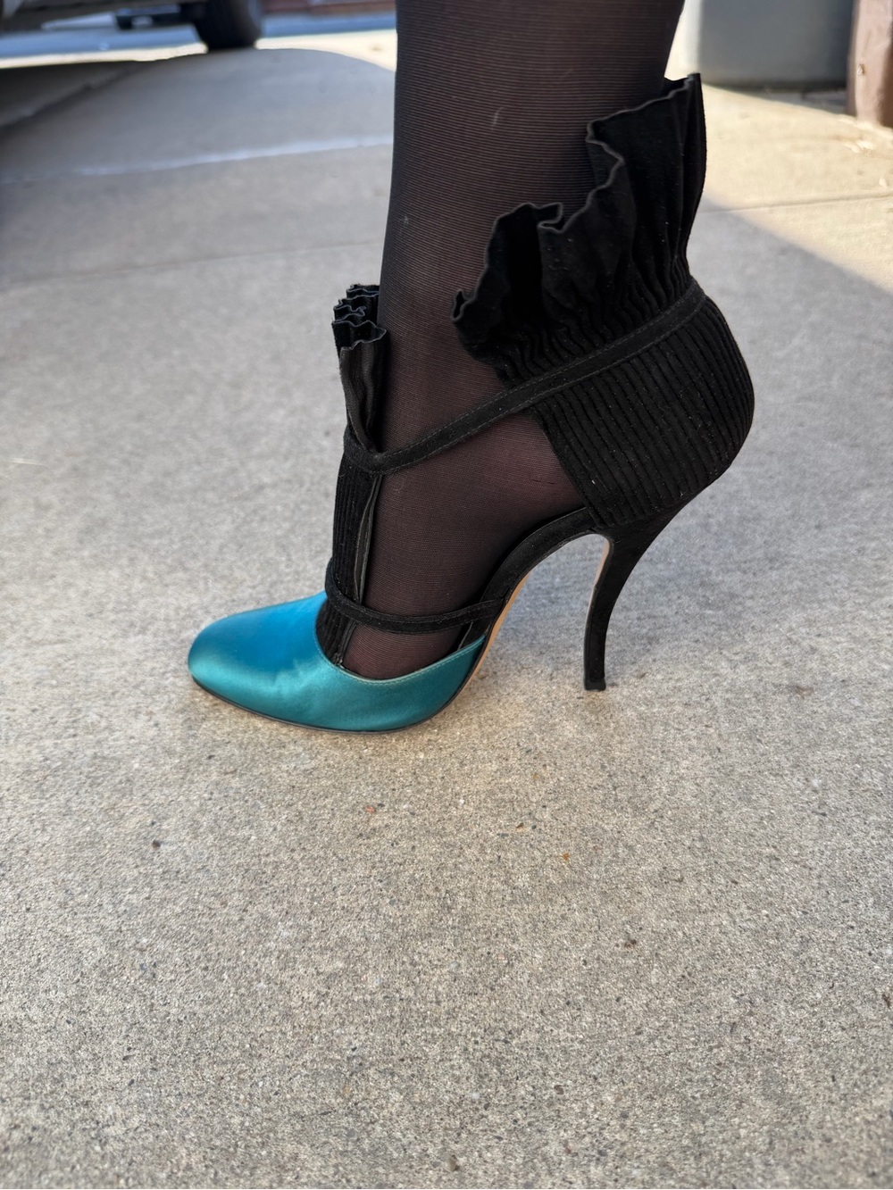 Vintage Rare Manolo Blahnik Black & Teal Silk Dramatic Stiletto Pumps - Picture 7 of 7